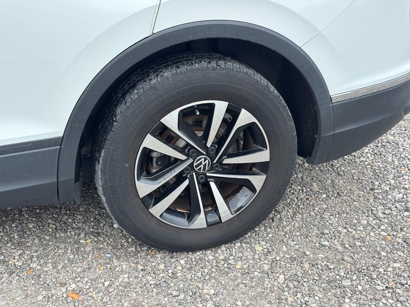 Volkswagen Tiguan Vehicle Full-screen Gallery Image 12