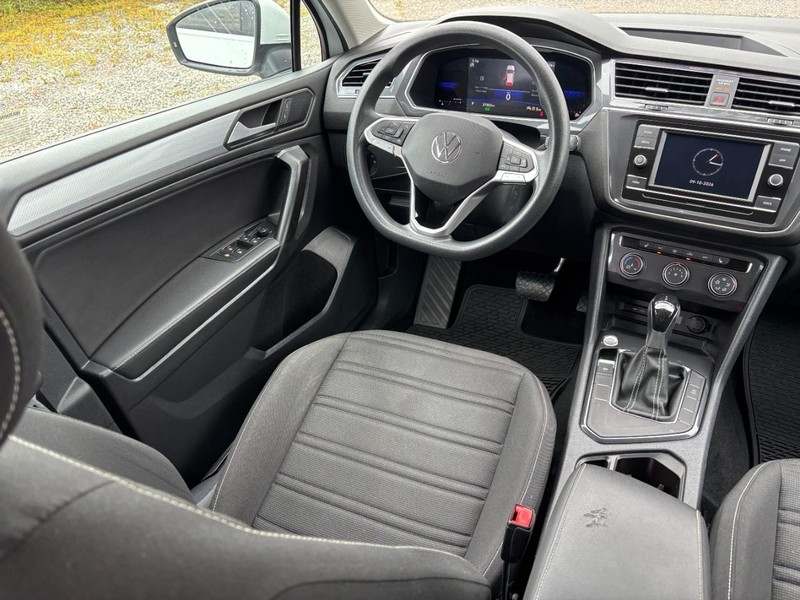 Volkswagen Tiguan Vehicle Full-screen Gallery Image 14