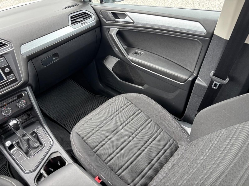Volkswagen Tiguan Vehicle Full-screen Gallery Image 16