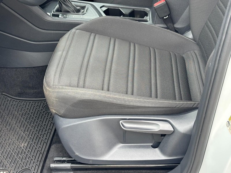 Volkswagen Tiguan Vehicle Full-screen Gallery Image 17