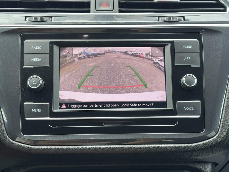 Volkswagen Tiguan Vehicle Full-screen Gallery Image 23