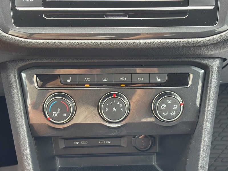 Volkswagen Tiguan Vehicle Full-screen Gallery Image 24