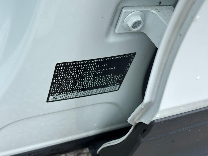 Volkswagen Tiguan Vehicle Full-screen Gallery Image 25