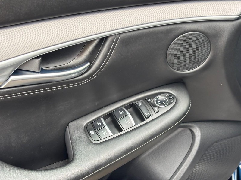INFINITI QX55 Vehicle Image 18
