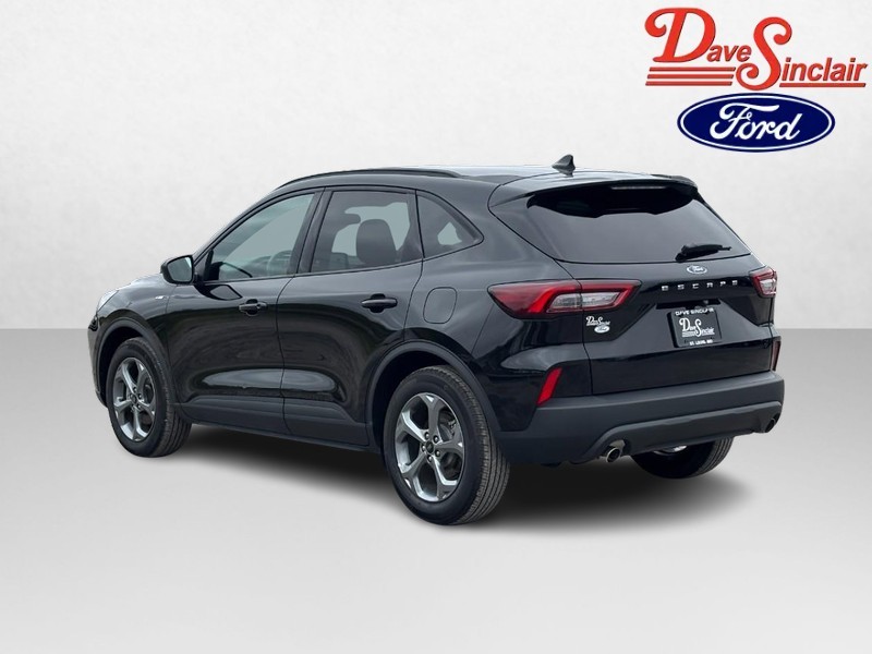 Ford Escape Vehicle Full-screen Gallery Image 09