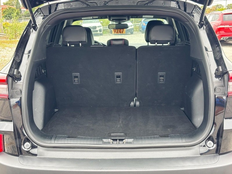 Ford Escape Vehicle Full-screen Gallery Image 11