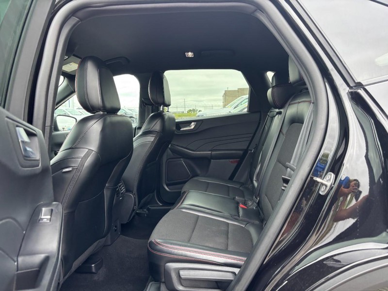 Ford Escape Vehicle Full-screen Gallery Image 13