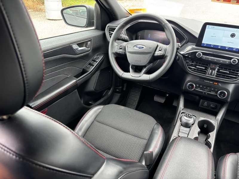 Ford Escape Vehicle Full-screen Gallery Image 14