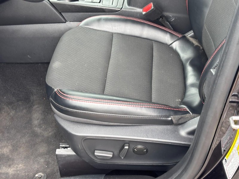 Ford Escape Vehicle Full-screen Gallery Image 17