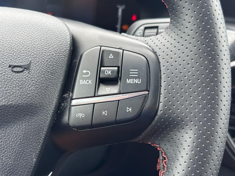 Ford Escape Vehicle Full-screen Gallery Image 20