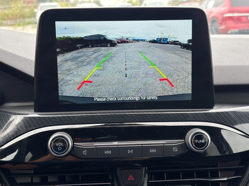 Ford Escape Vehicle Full-screen Gallery Image 23