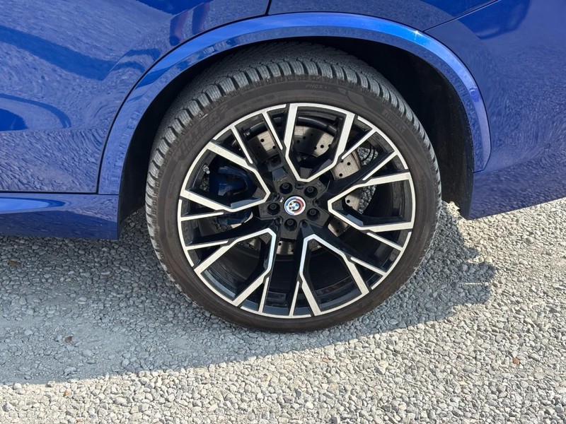 BMW X5 M Vehicle Full-screen Gallery Image 12