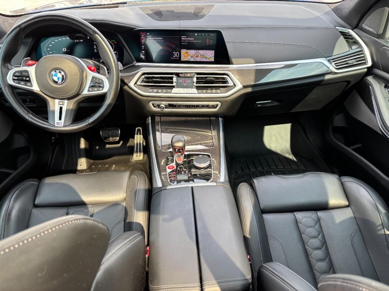 BMW X5 M Vehicle Full-screen Gallery Image 15