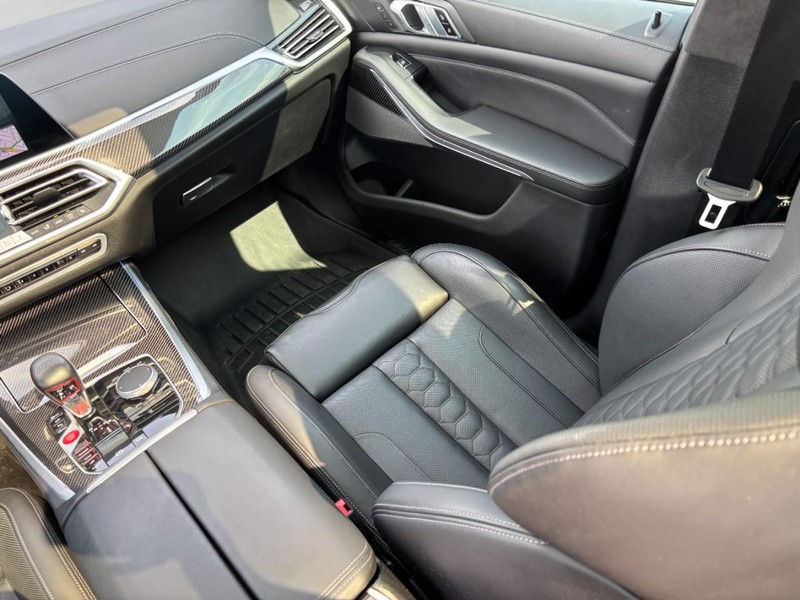 BMW X5 M Vehicle Full-screen Gallery Image 16