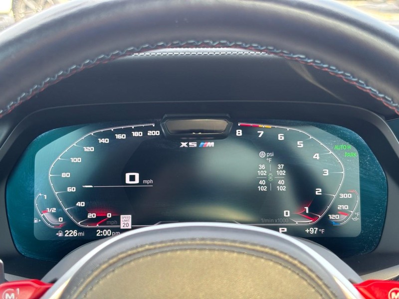 BMW X5 M Vehicle Full-screen Gallery Image 21
