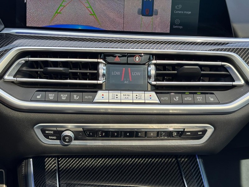 BMW X5 M Vehicle Full-screen Gallery Image 25