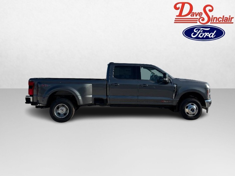 Ford Super Duty F-350 DRW Vehicle Full-screen Gallery Image 05