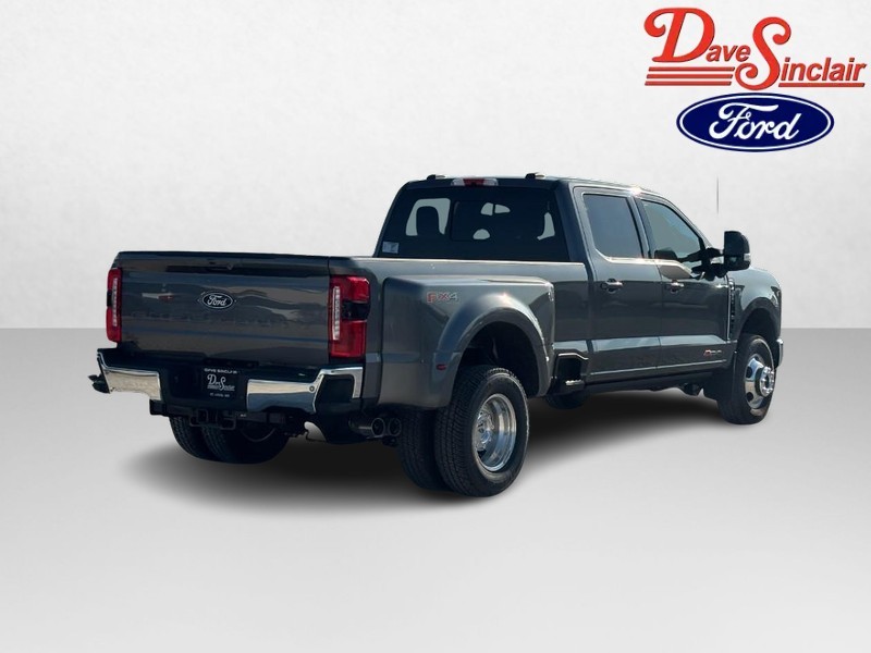 Ford Super Duty F-350 DRW Vehicle Full-screen Gallery Image 07