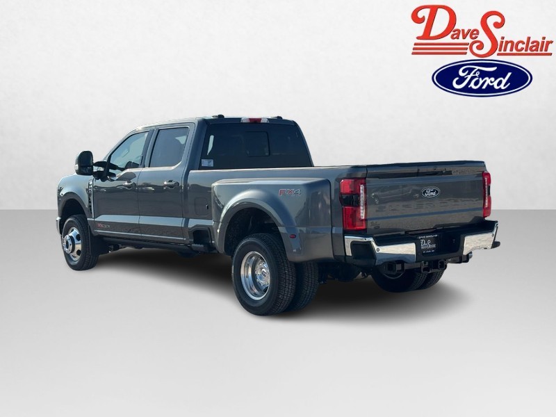 Ford Super Duty F-350 DRW Vehicle Full-screen Gallery Image 09