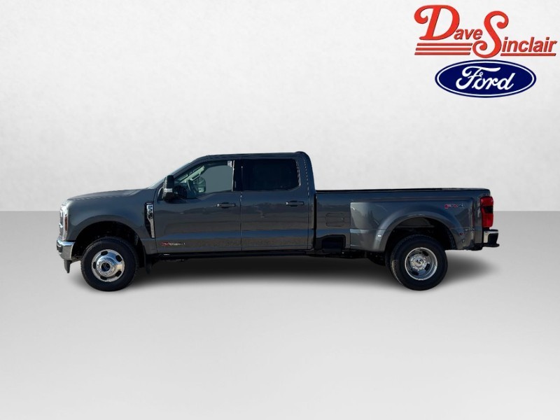 Ford Super Duty F-350 DRW Vehicle Full-screen Gallery Image 10