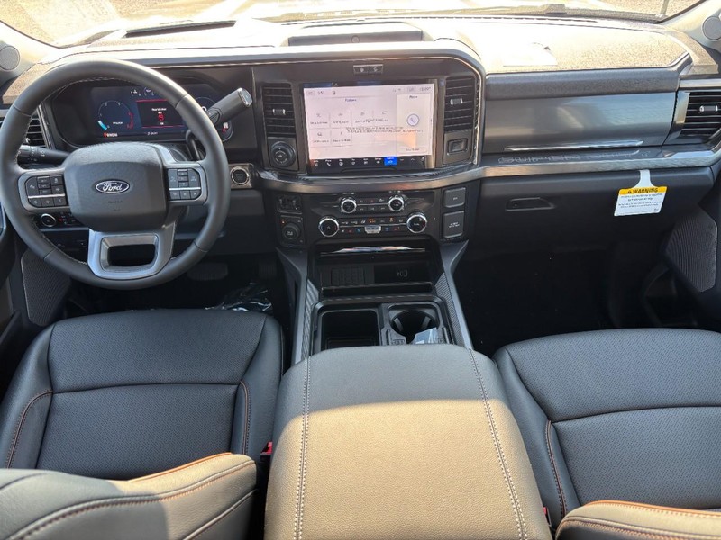 Ford Super Duty F-350 DRW Vehicle Full-screen Gallery Image 15