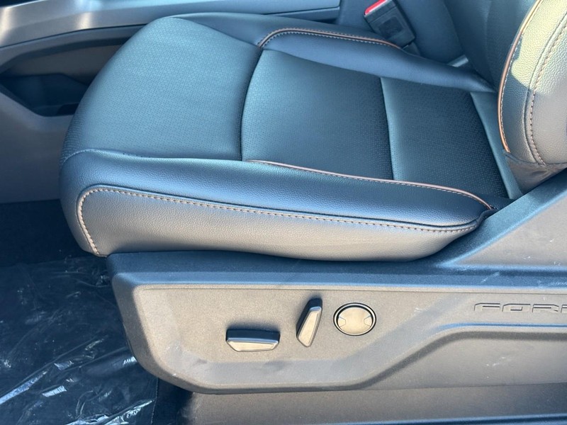 Ford Super Duty F-350 DRW Vehicle Full-screen Gallery Image 17