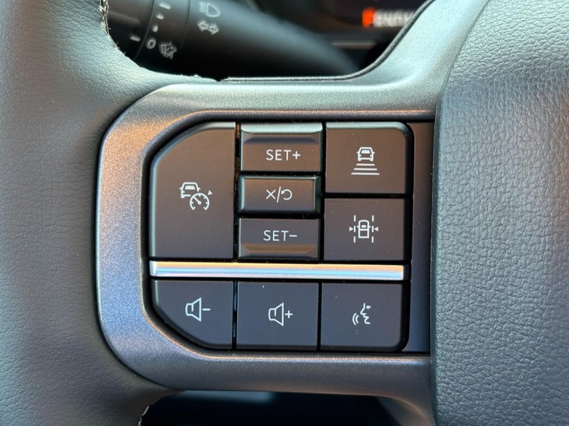Ford Super Duty F-350 DRW Vehicle Full-screen Gallery Image 19