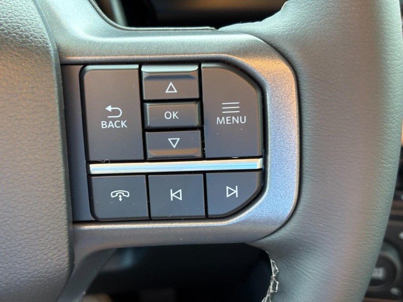 Ford Super Duty F-350 DRW Vehicle Full-screen Gallery Image 20