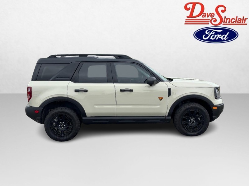 Ford Bronco Sport Vehicle Full-screen Gallery Image 05