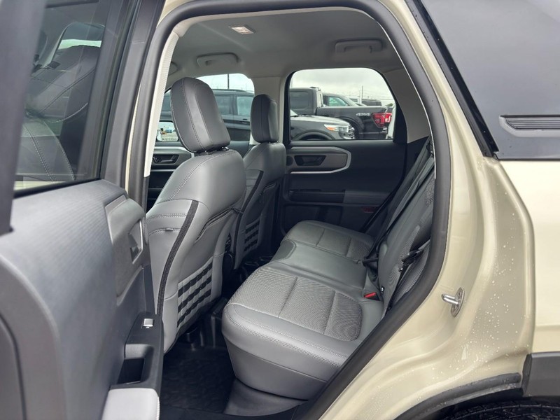 Ford Bronco Sport Vehicle Full-screen Gallery Image 13