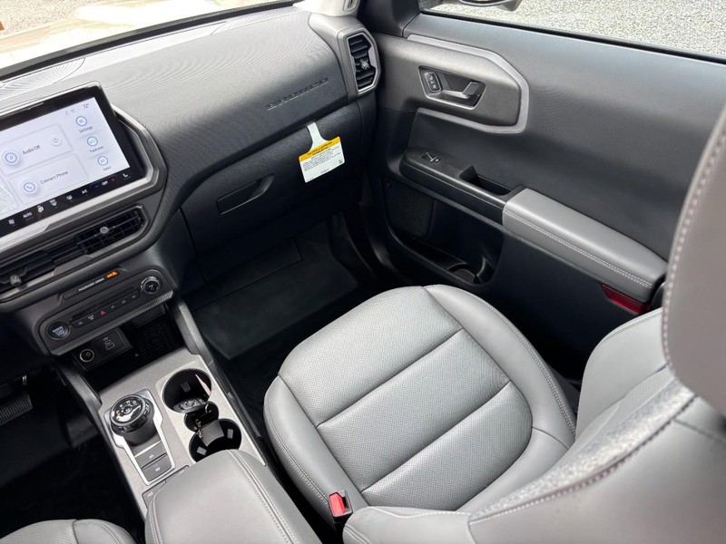 Ford Bronco Sport Vehicle Full-screen Gallery Image 16