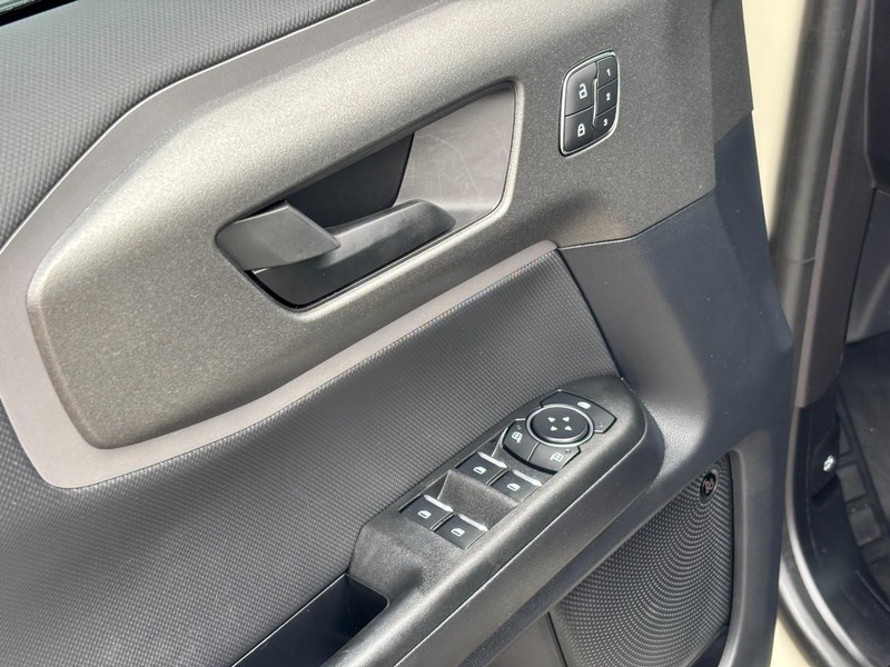 Ford Bronco Sport Vehicle Full-screen Gallery Image 18