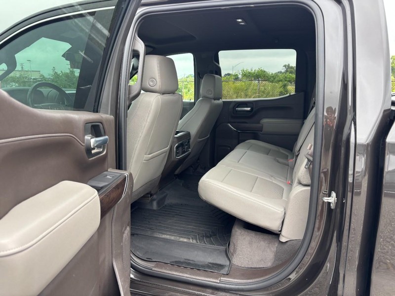 GMC Sierra 1500 Vehicle Full-screen Gallery Image 12