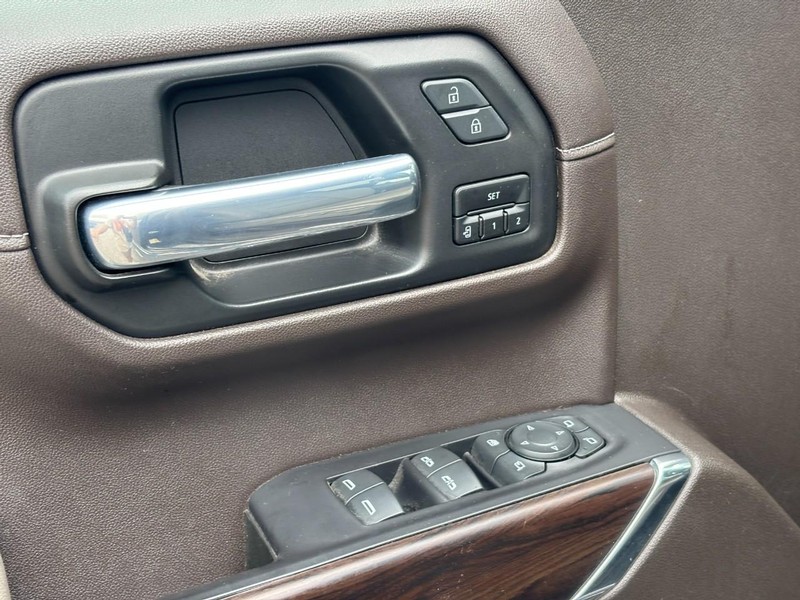 GMC Sierra 1500 Vehicle Full-screen Gallery Image 17