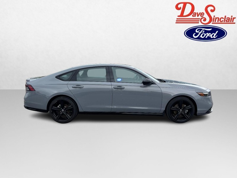 Honda Accord Hybrid Vehicle Full-screen Gallery Image 05