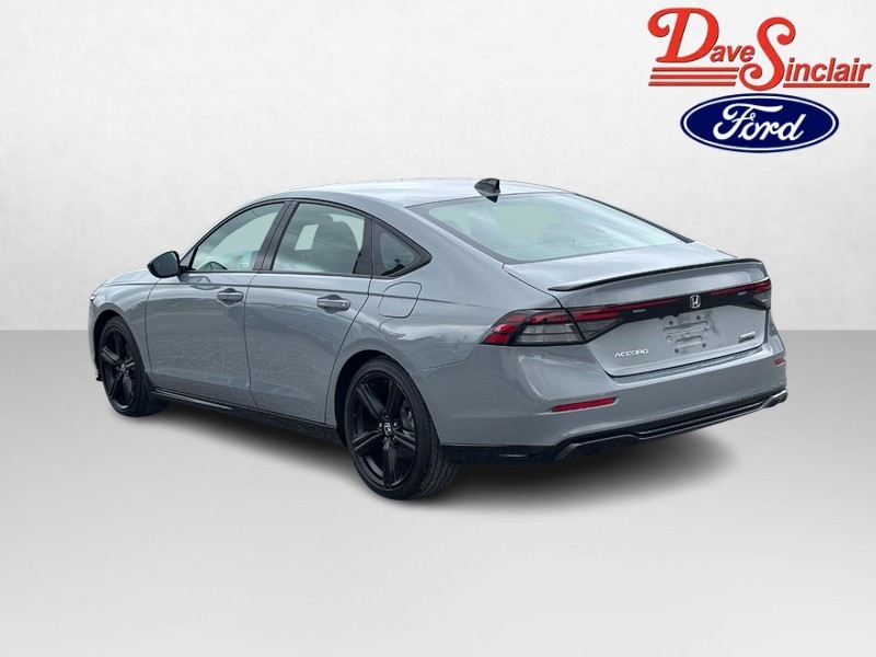 Honda Accord Hybrid Vehicle Full-screen Gallery Image 09
