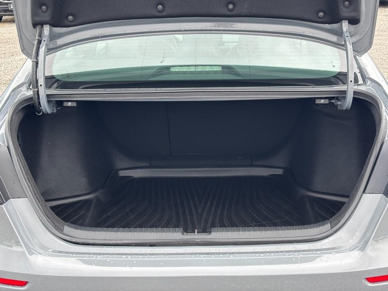 Honda Accord Hybrid Vehicle Full-screen Gallery Image 11