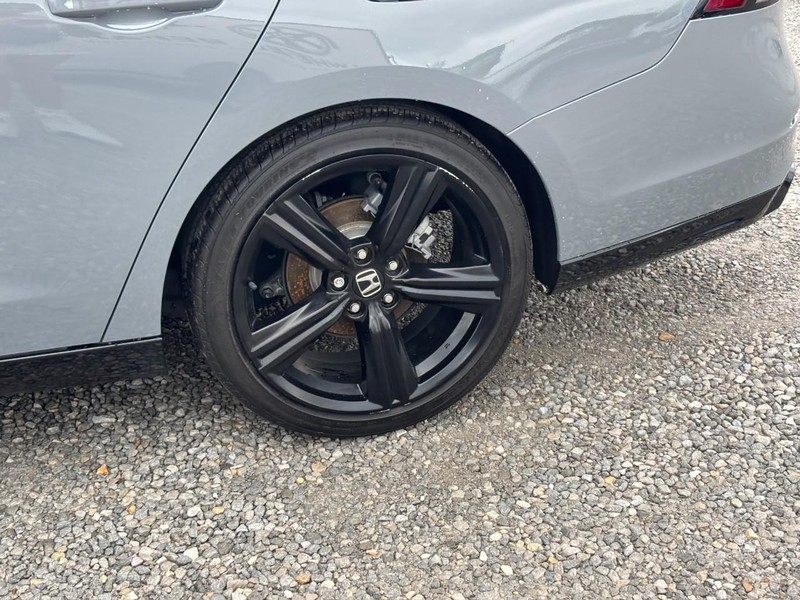 Honda Accord Hybrid Vehicle Full-screen Gallery Image 12