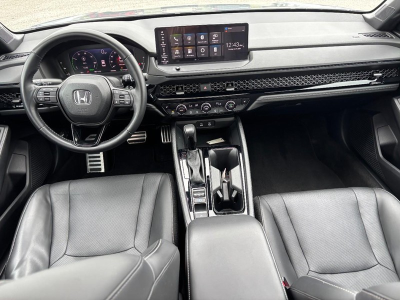 Honda Accord Hybrid Vehicle Full-screen Gallery Image 15