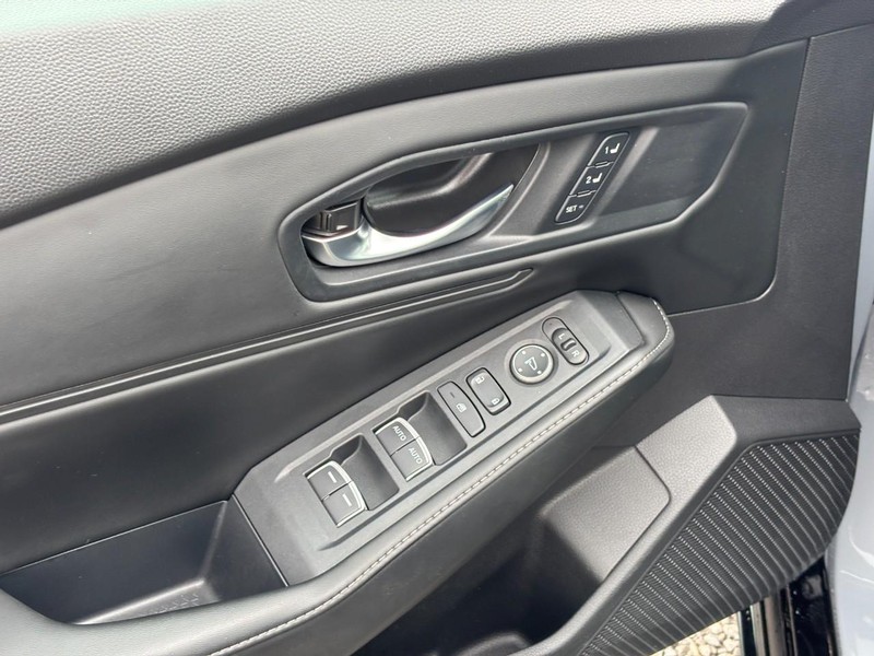 Honda Accord Hybrid Vehicle Full-screen Gallery Image 18