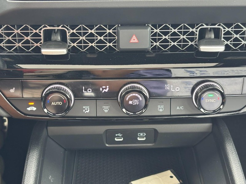 Honda Accord Hybrid Vehicle Full-screen Gallery Image 24