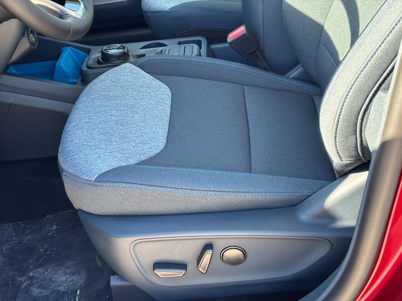 Ford Maverick Vehicle Image 17