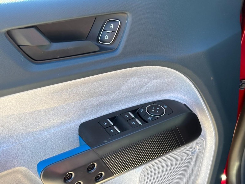 Ford Maverick Vehicle Image 18
