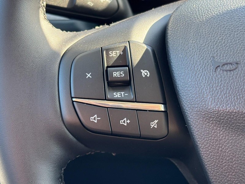 Ford Maverick Vehicle Image 19