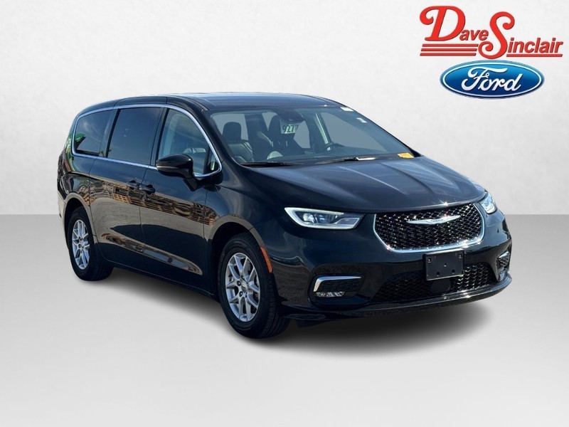 Chrysler Pacifica Vehicle Full-screen Gallery Image 03