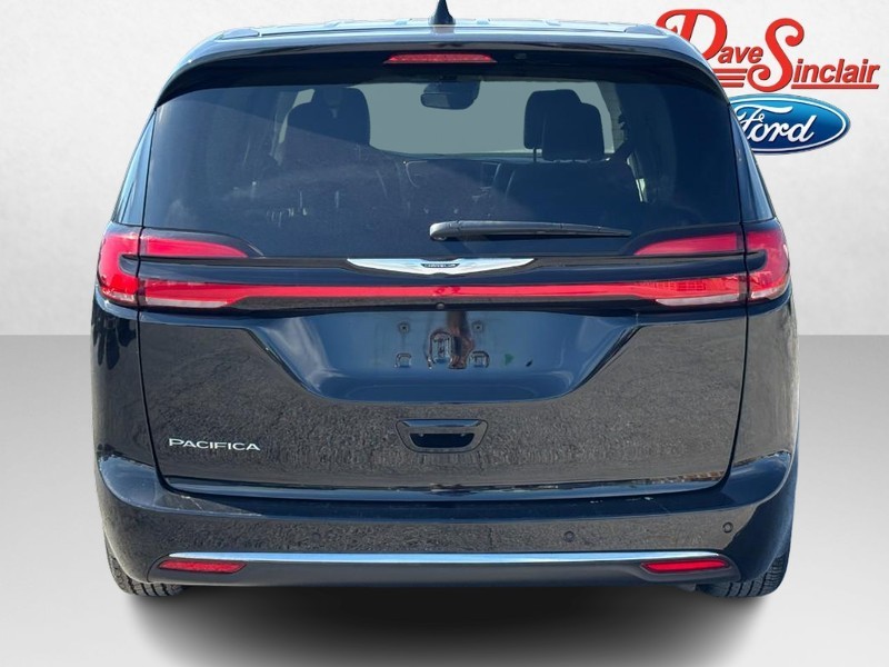 Chrysler Pacifica Vehicle Full-screen Gallery Image 06