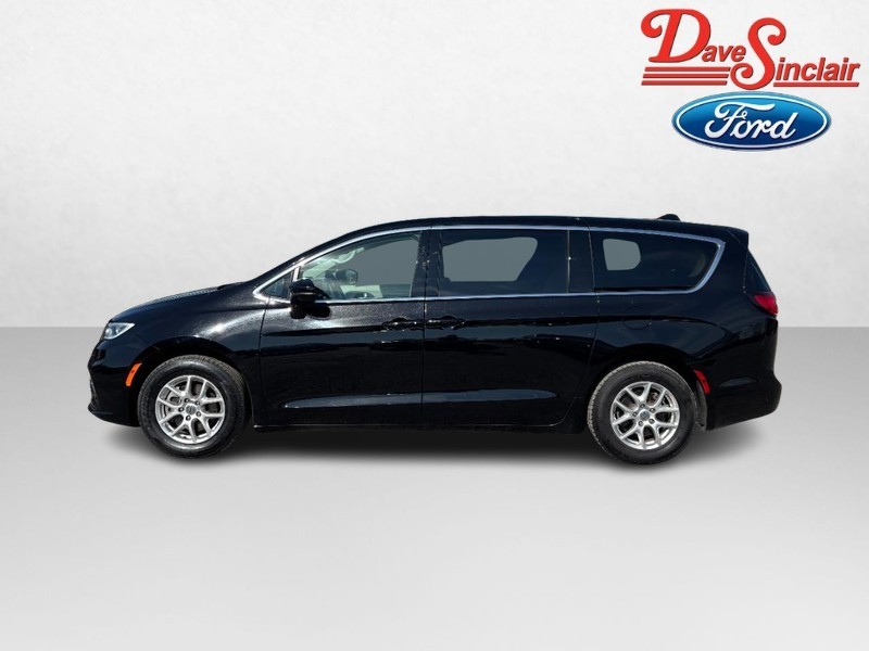 Chrysler Pacifica Vehicle Full-screen Gallery Image 08