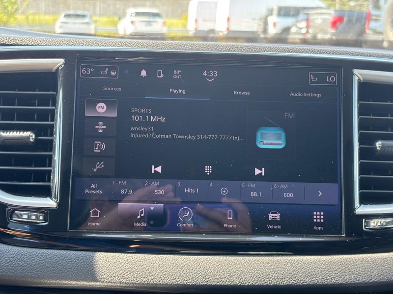 Chrysler Pacifica Vehicle Full-screen Gallery Image 21