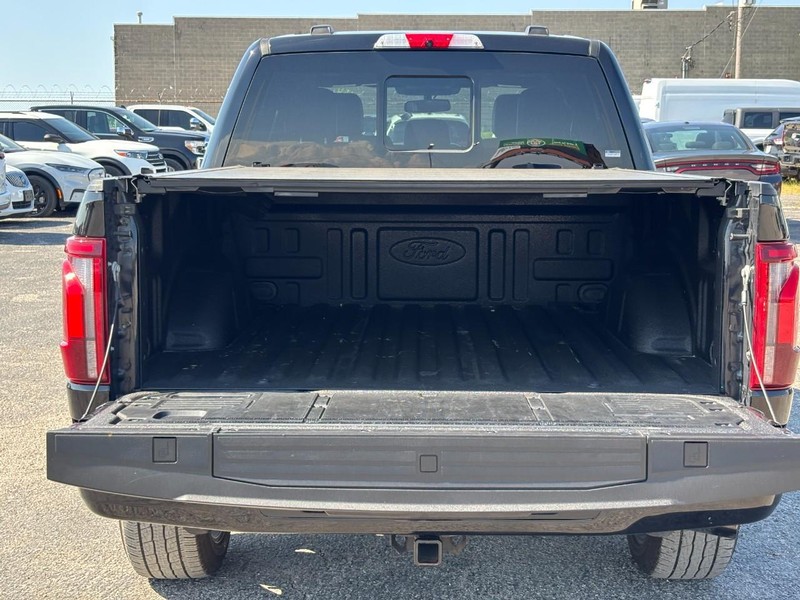 Ford F-150 Vehicle Full-screen Gallery Image 11