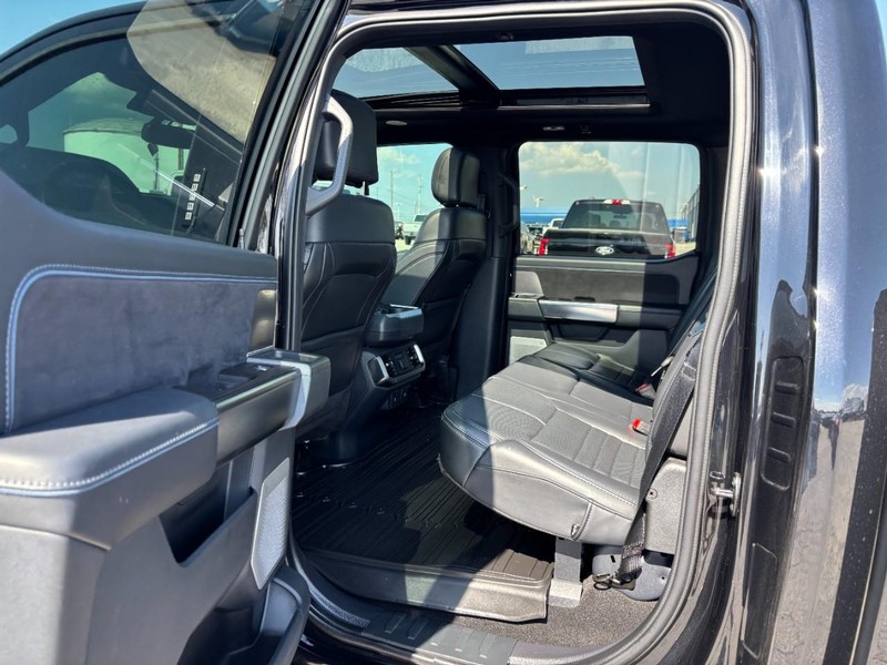 Ford F-150 Vehicle Full-screen Gallery Image 13